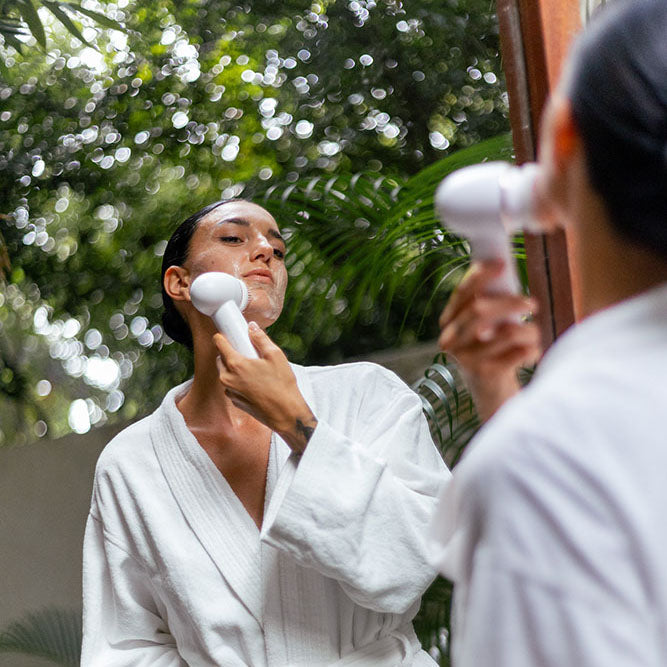 Woman using the Raedia 2.0